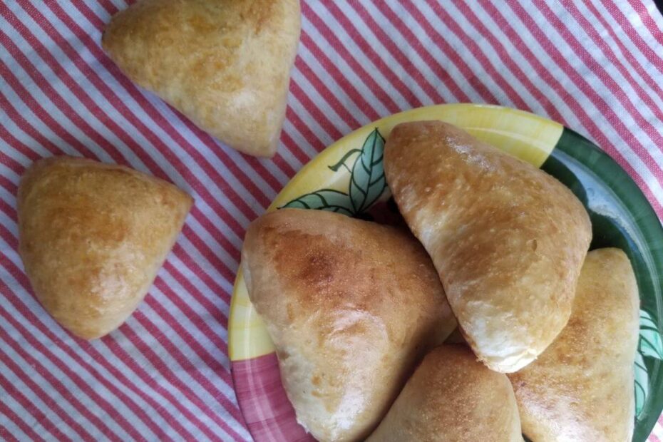 Recipe blog post image featuring a plate of Sri Lankans fish buns.