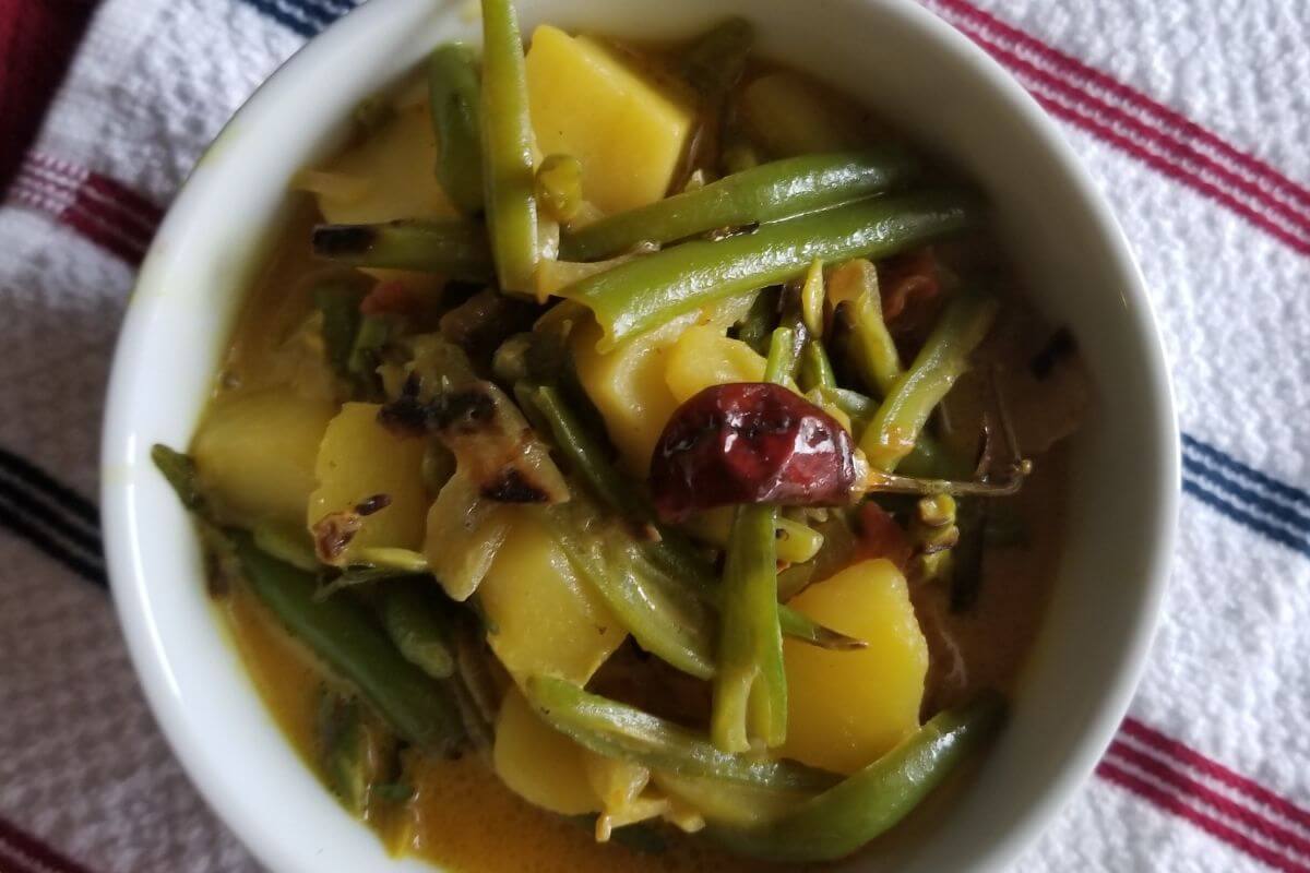 recipe blog post featuring green beans curry 