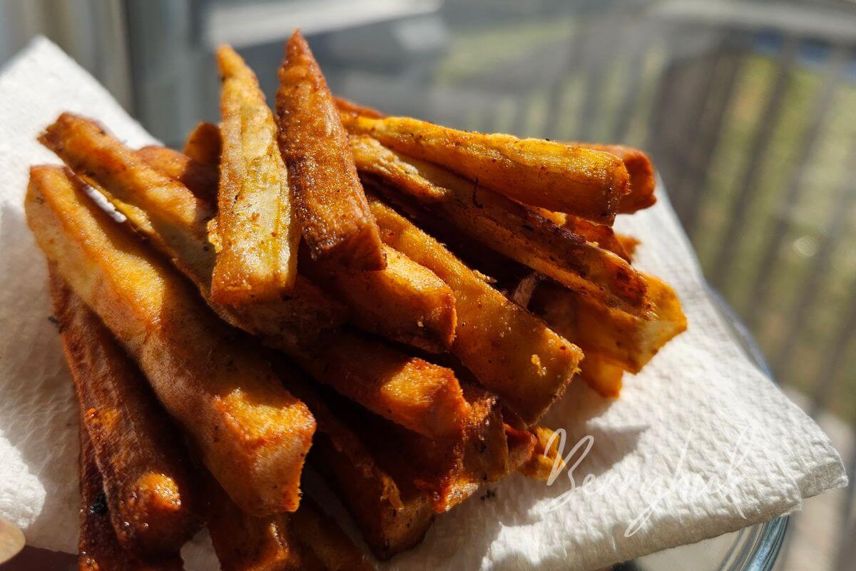 Homemade cassava fries recipe – crunchy yuca fries perfect for dipping