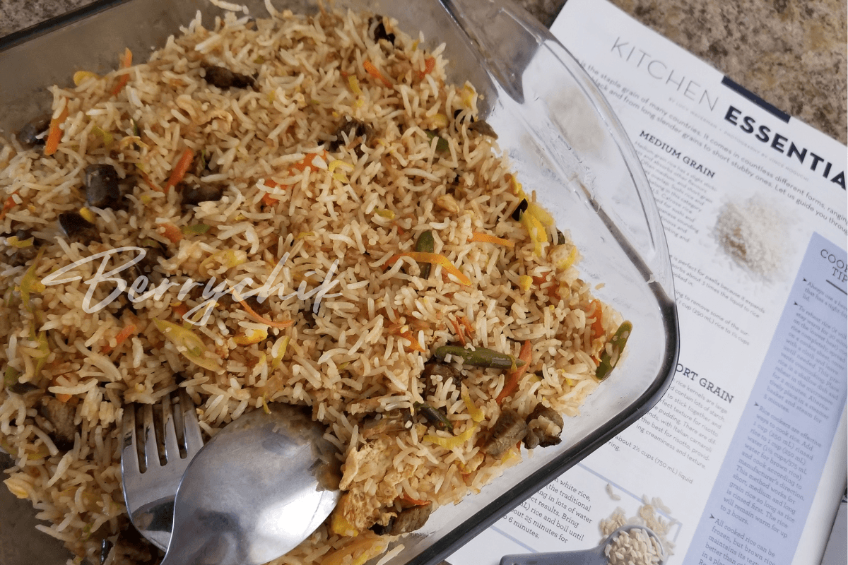 Close‑up of meat‑lovers fried rice with chicken, vegetables, and fluffy rice ready to serve